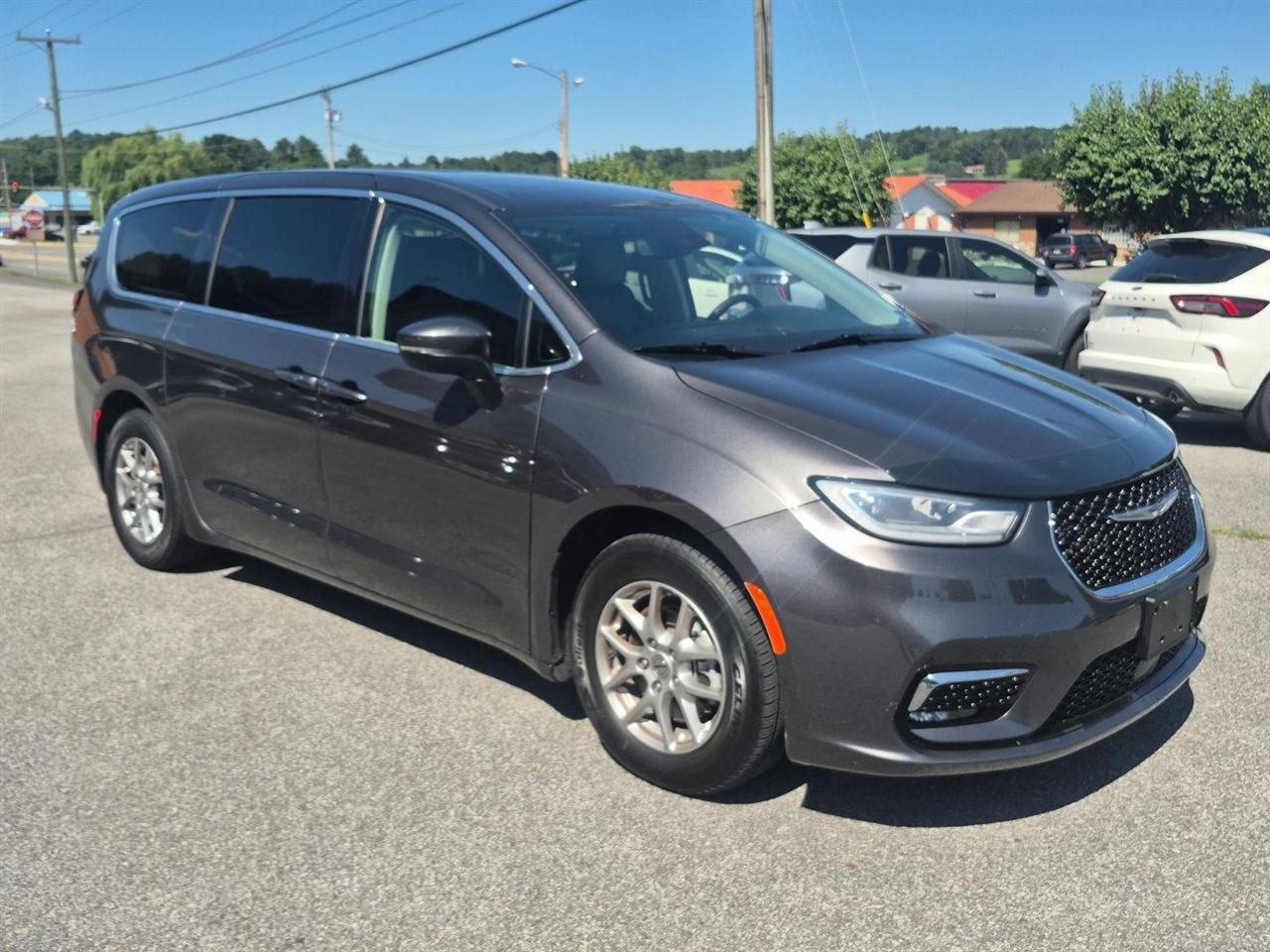 Chrysler Pacifica Touring L FWD 2023
