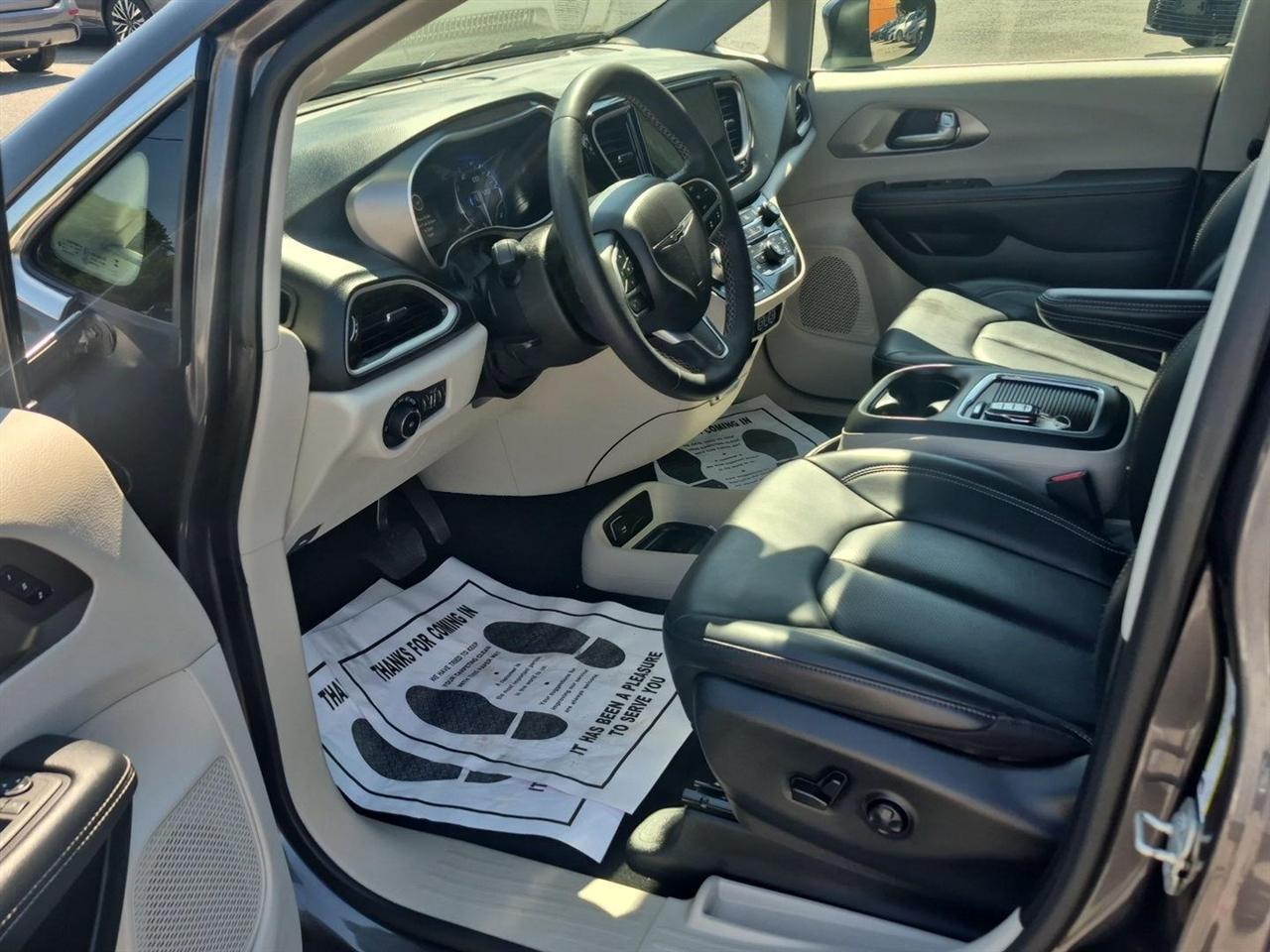 Chrysler Pacifica Touring L FWD 2023