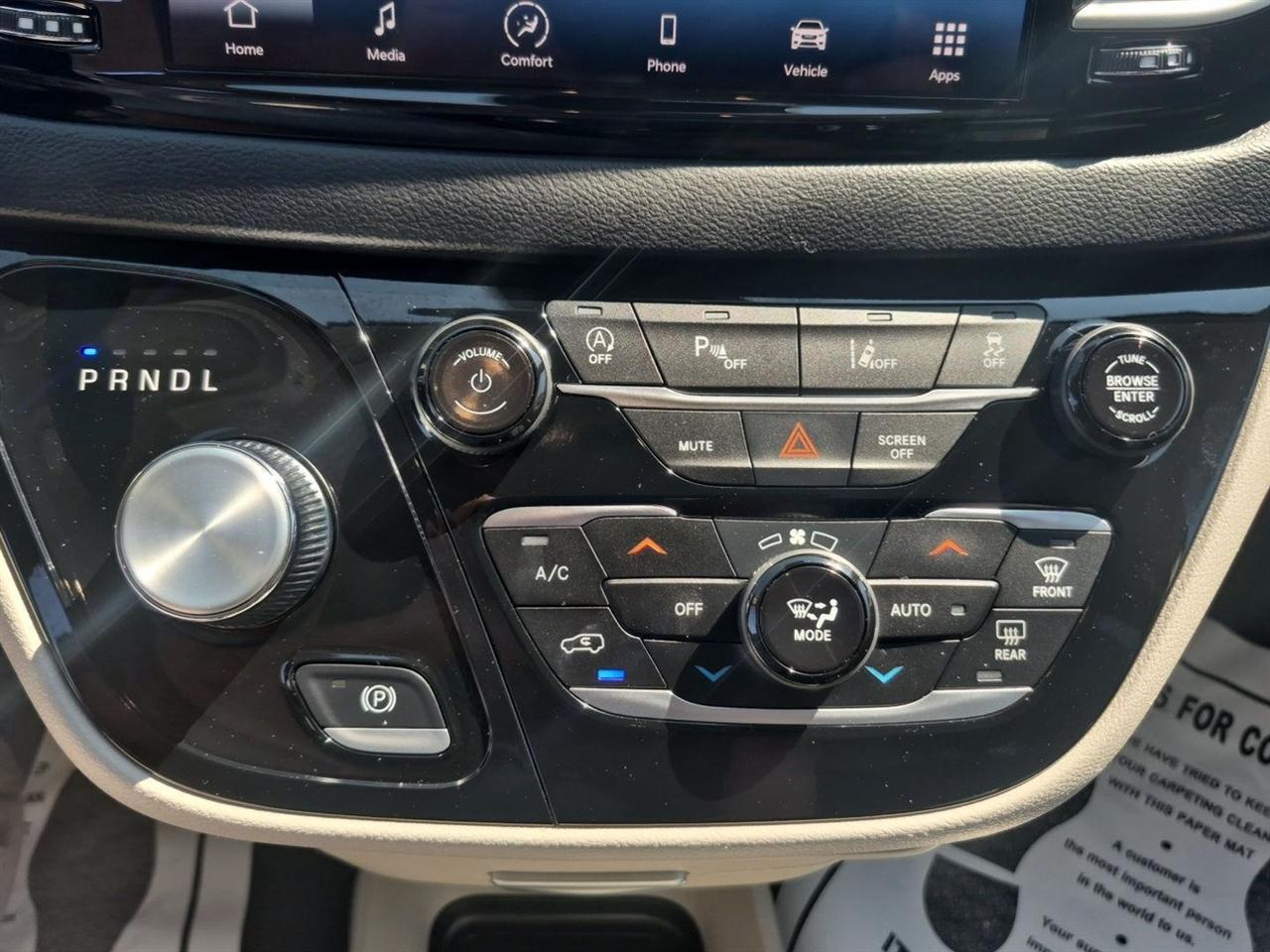 Chrysler Pacifica Touring L FWD 2023