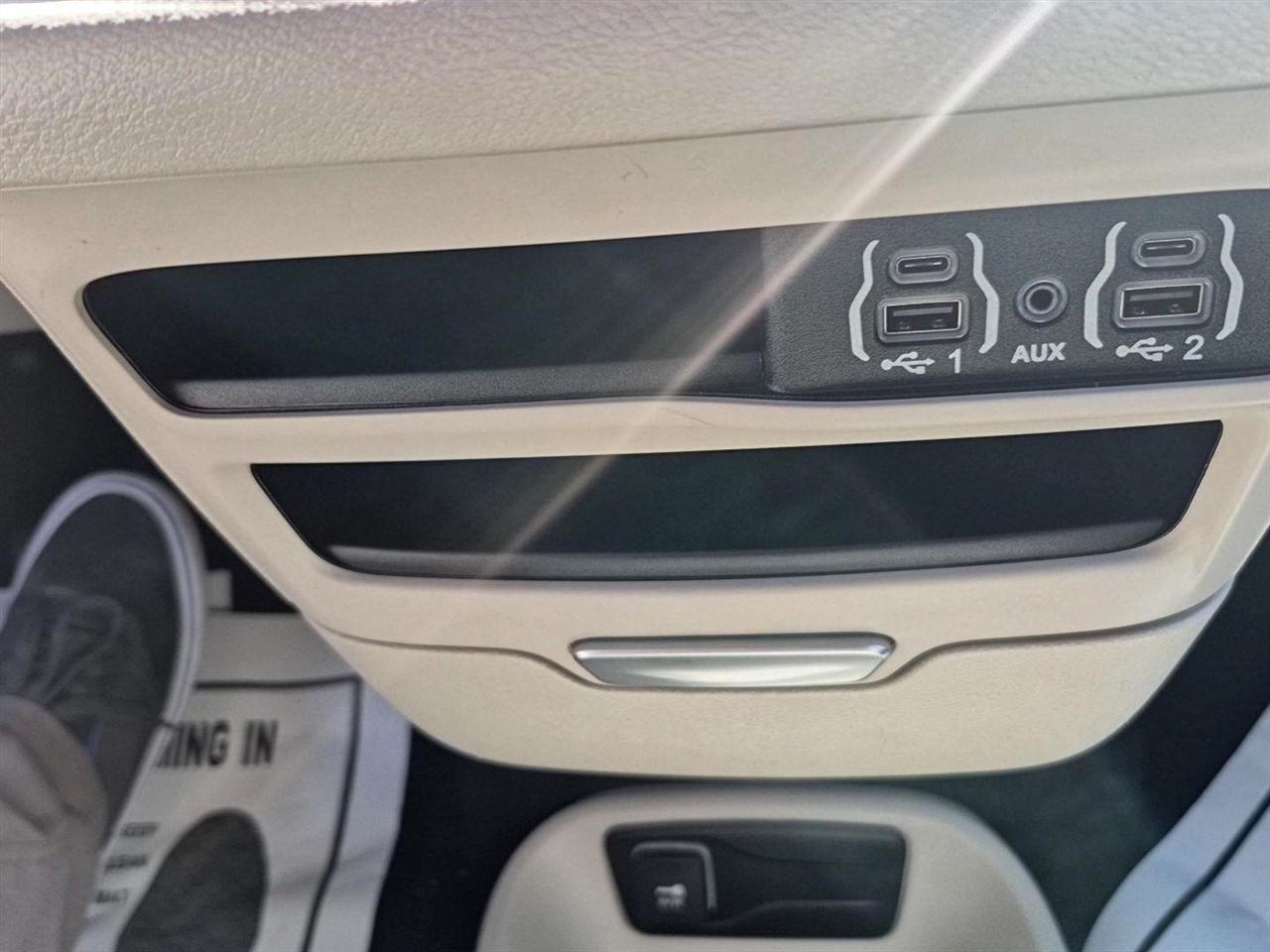 Chrysler Pacifica Touring L FWD 2023