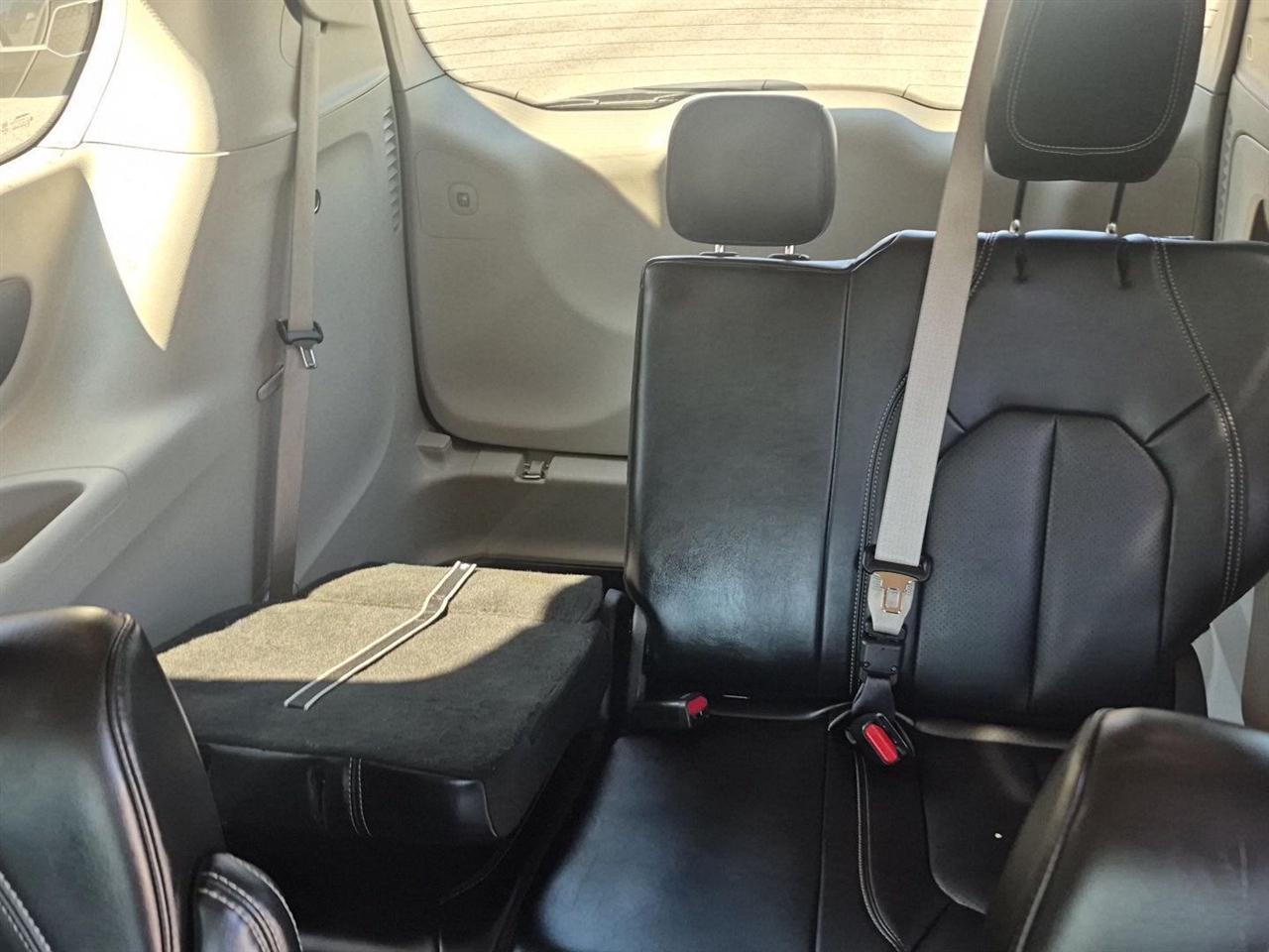 Chrysler Pacifica Touring L FWD 2023