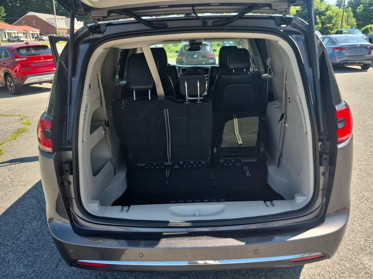 Chrysler Pacifica Touring L FWD 2023