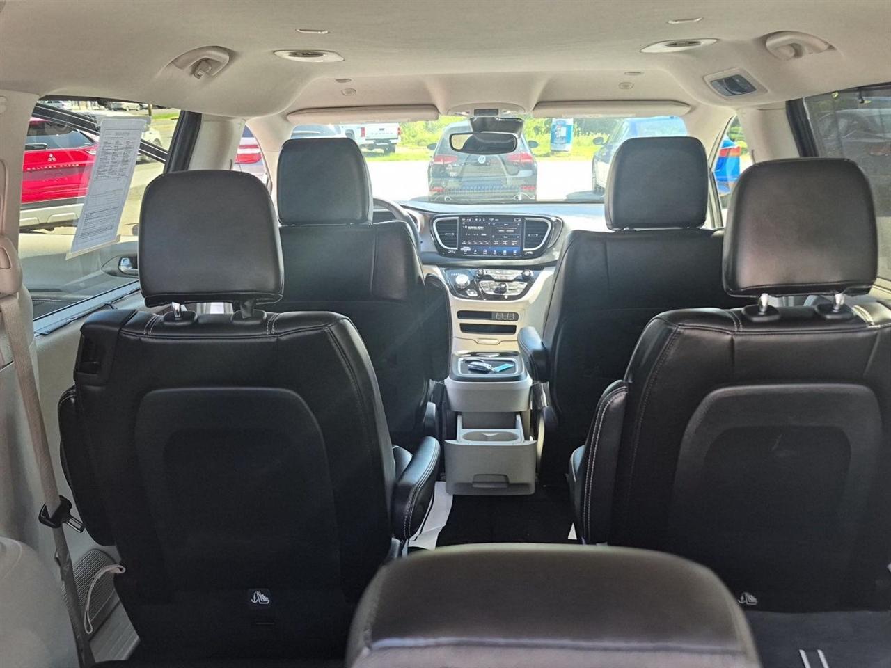 Chrysler Pacifica Touring L FWD 2023
