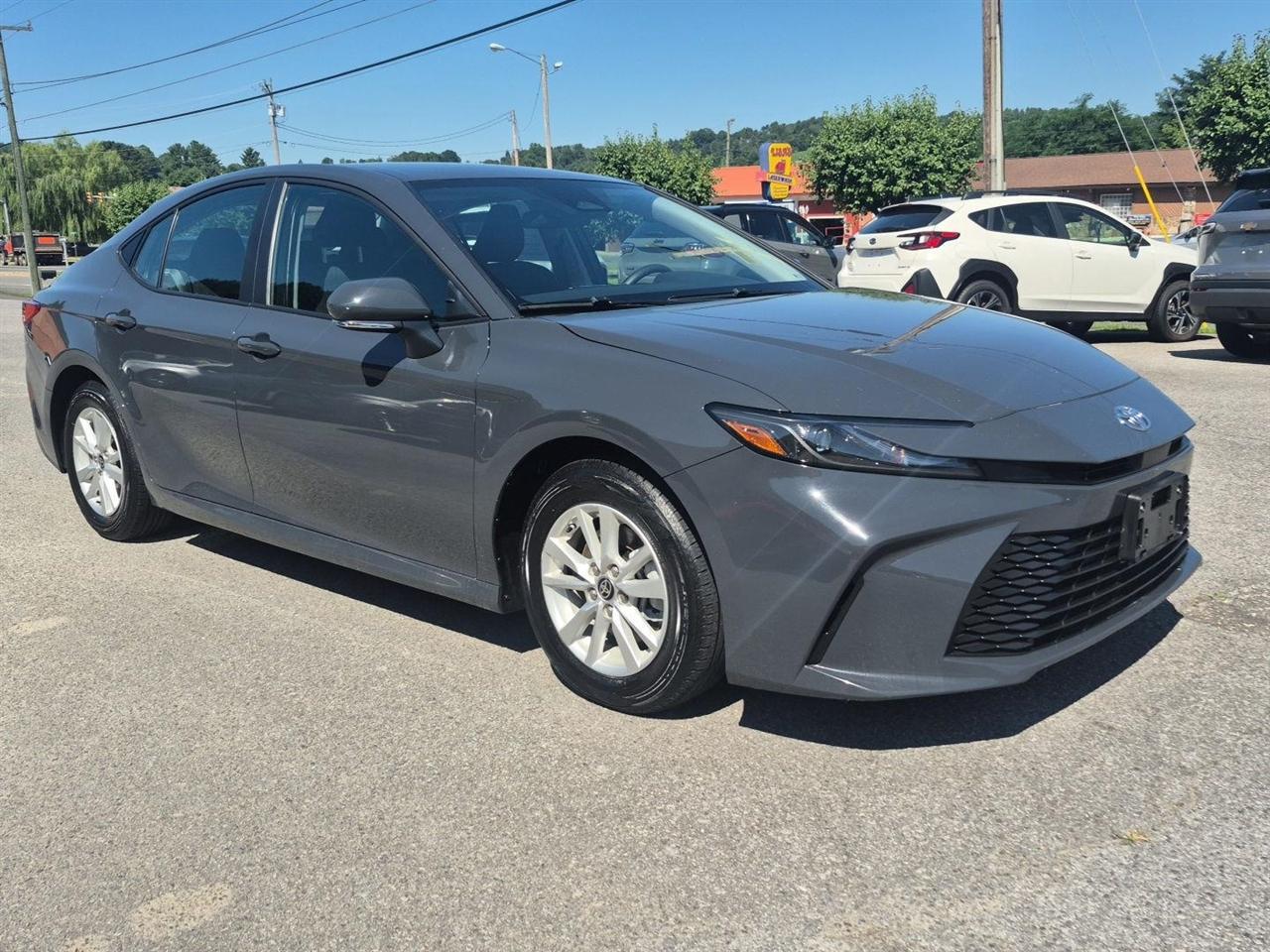 Toyota Camry XLE (Natl) 2025