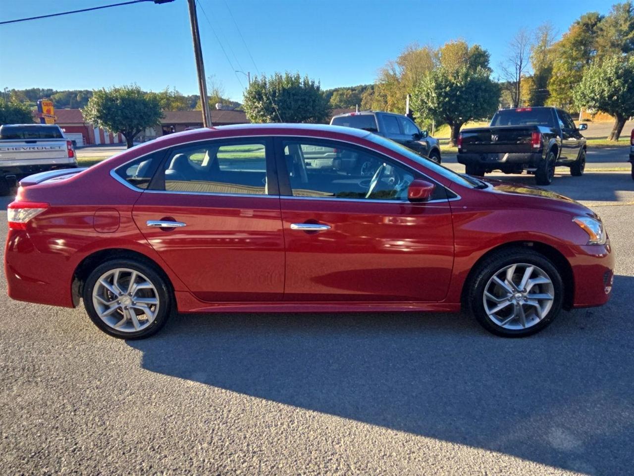 Nissan Sentra 4dr Sdn I4 CVT SR 2014