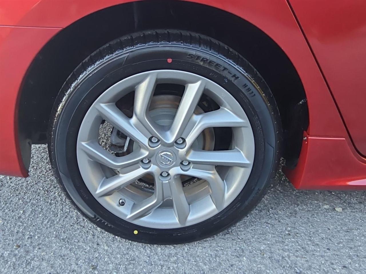 Nissan Sentra 4dr Sdn I4 CVT SR 2014