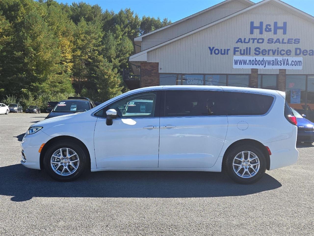Chrysler Pacifica Touring L FWD 2023