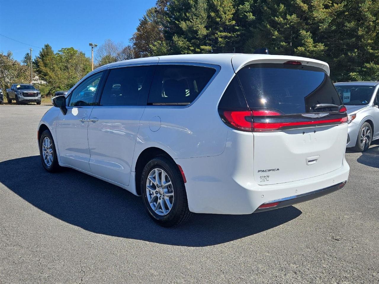 Chrysler Pacifica Touring L FWD 2023