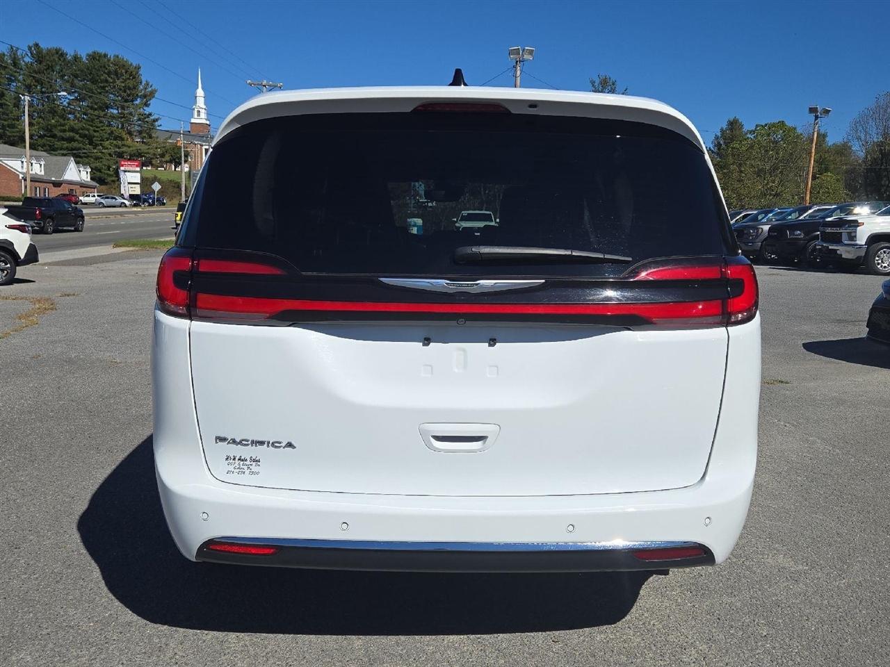 Chrysler Pacifica Touring L FWD 2023