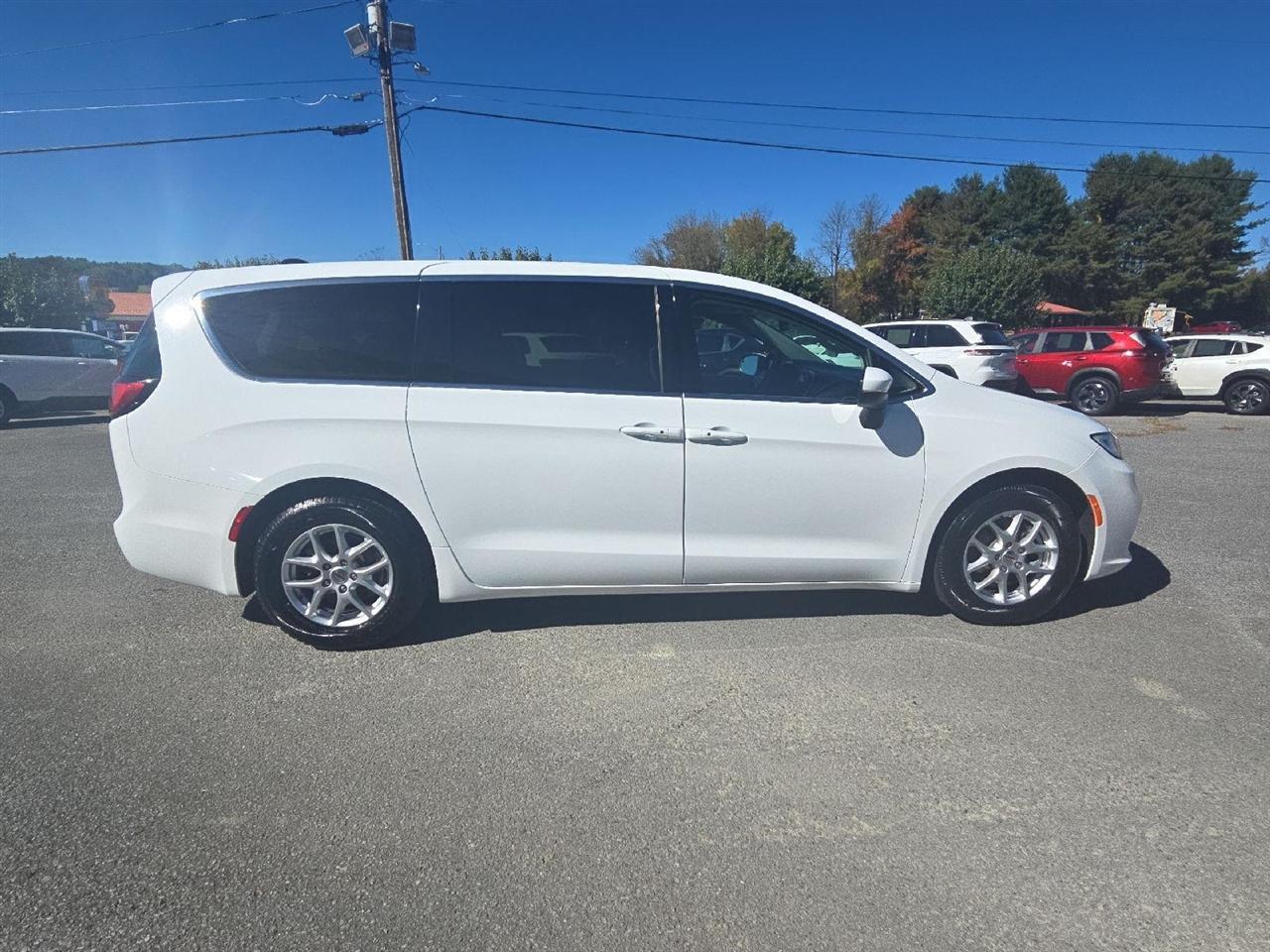 Chrysler Pacifica Touring L FWD 2023