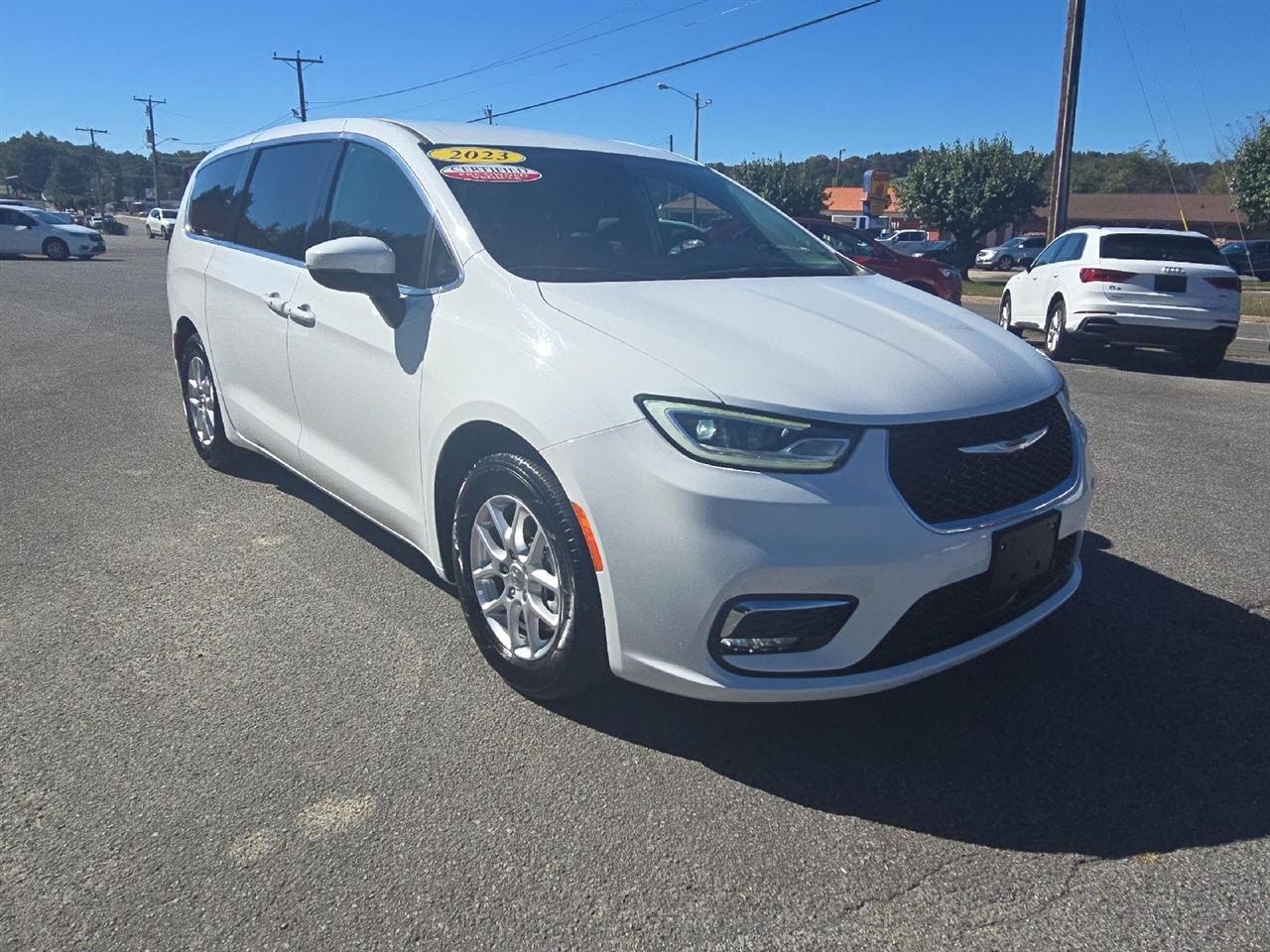 Chrysler Pacifica Touring L FWD 2023