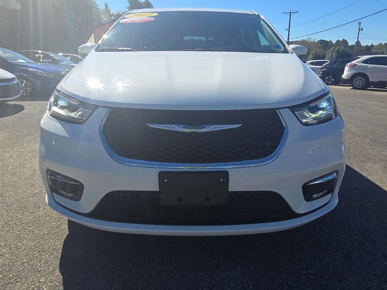 Chrysler Pacifica Touring L FWD 2023