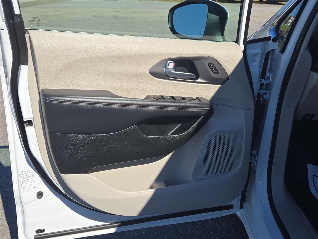 Chrysler Pacifica Touring L FWD 2023