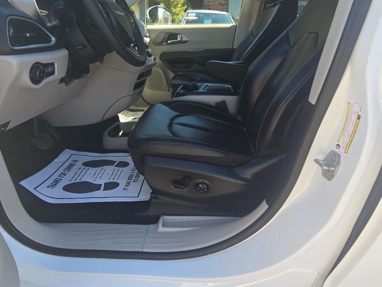 Chrysler Pacifica Touring L FWD 2023