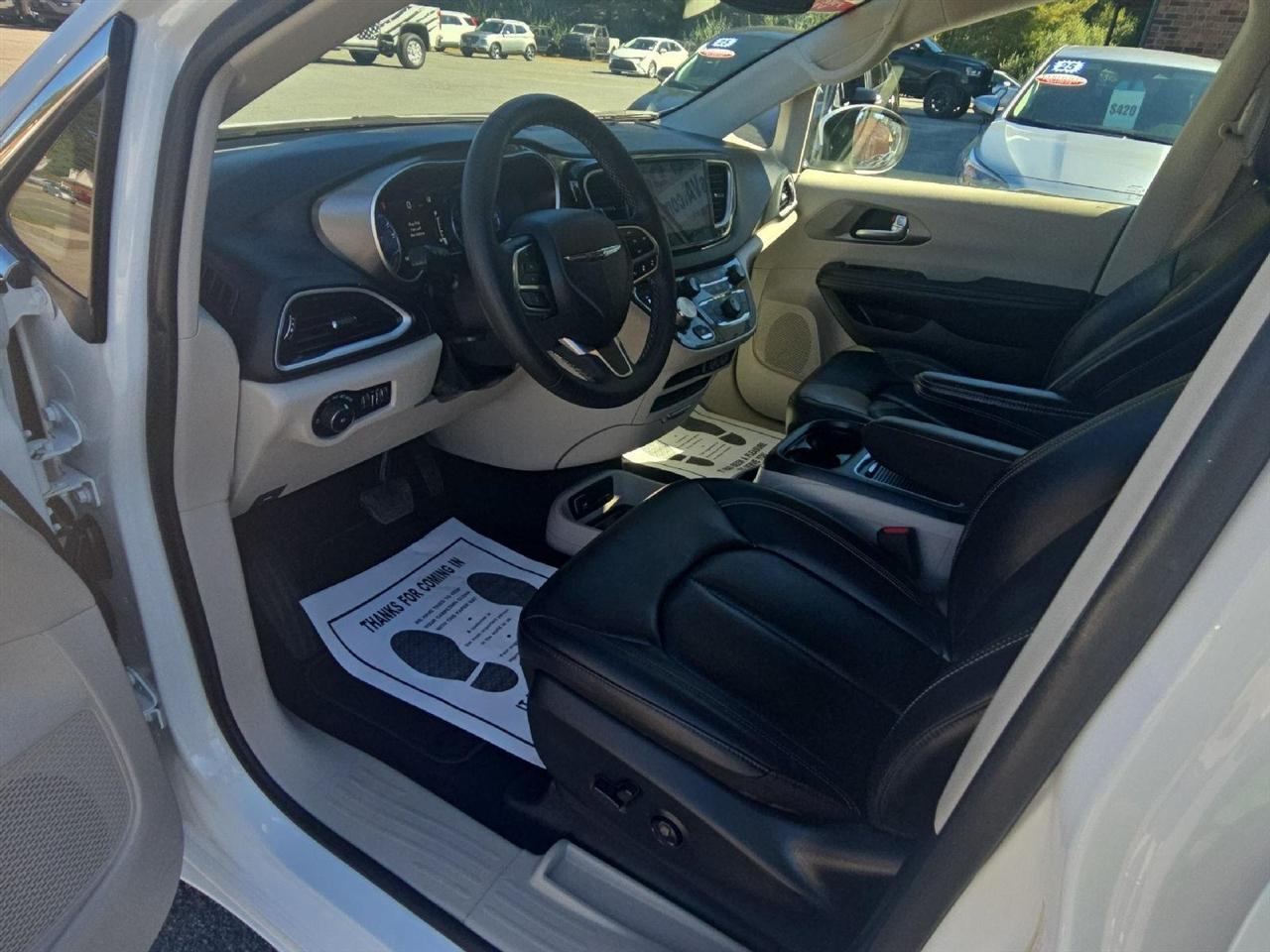 Chrysler Pacifica Touring L FWD 2023