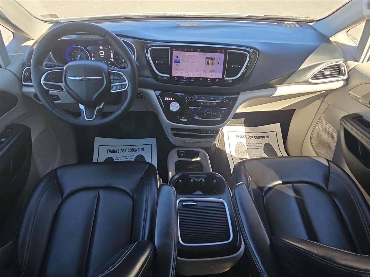 Chrysler Pacifica Touring L FWD 2023