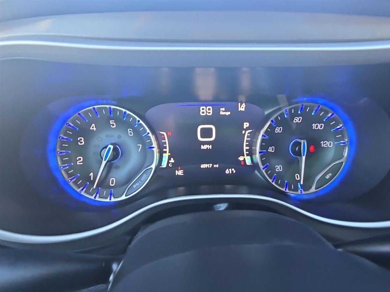 Chrysler Pacifica Touring L FWD 2023