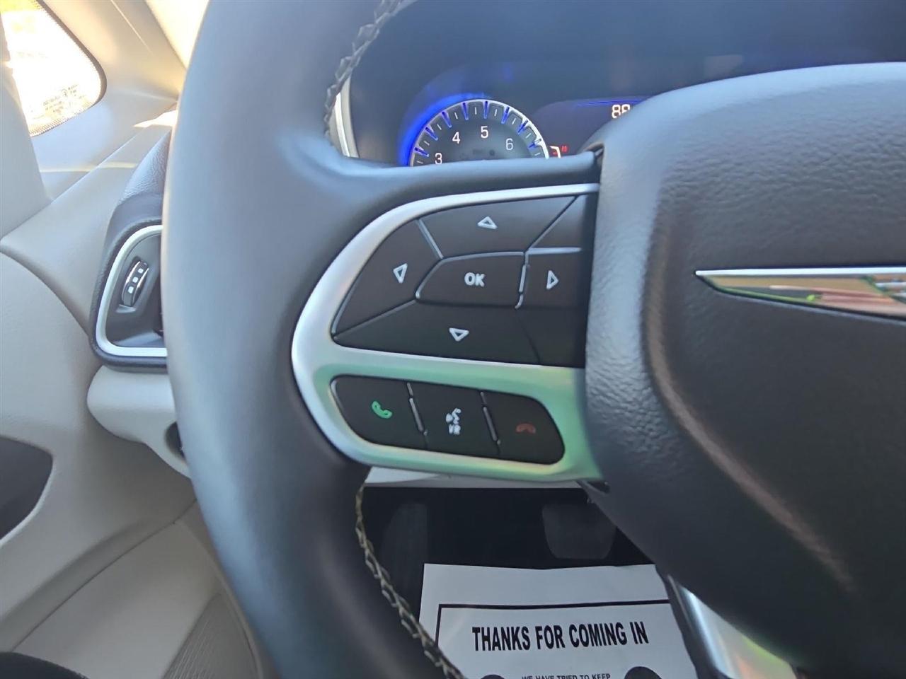 Chrysler Pacifica Touring L FWD 2023