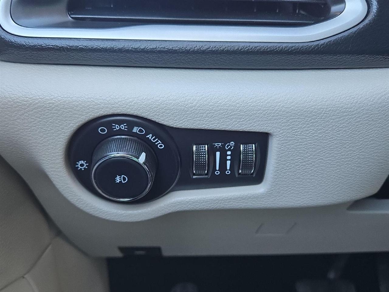 Chrysler Pacifica Touring L FWD 2023