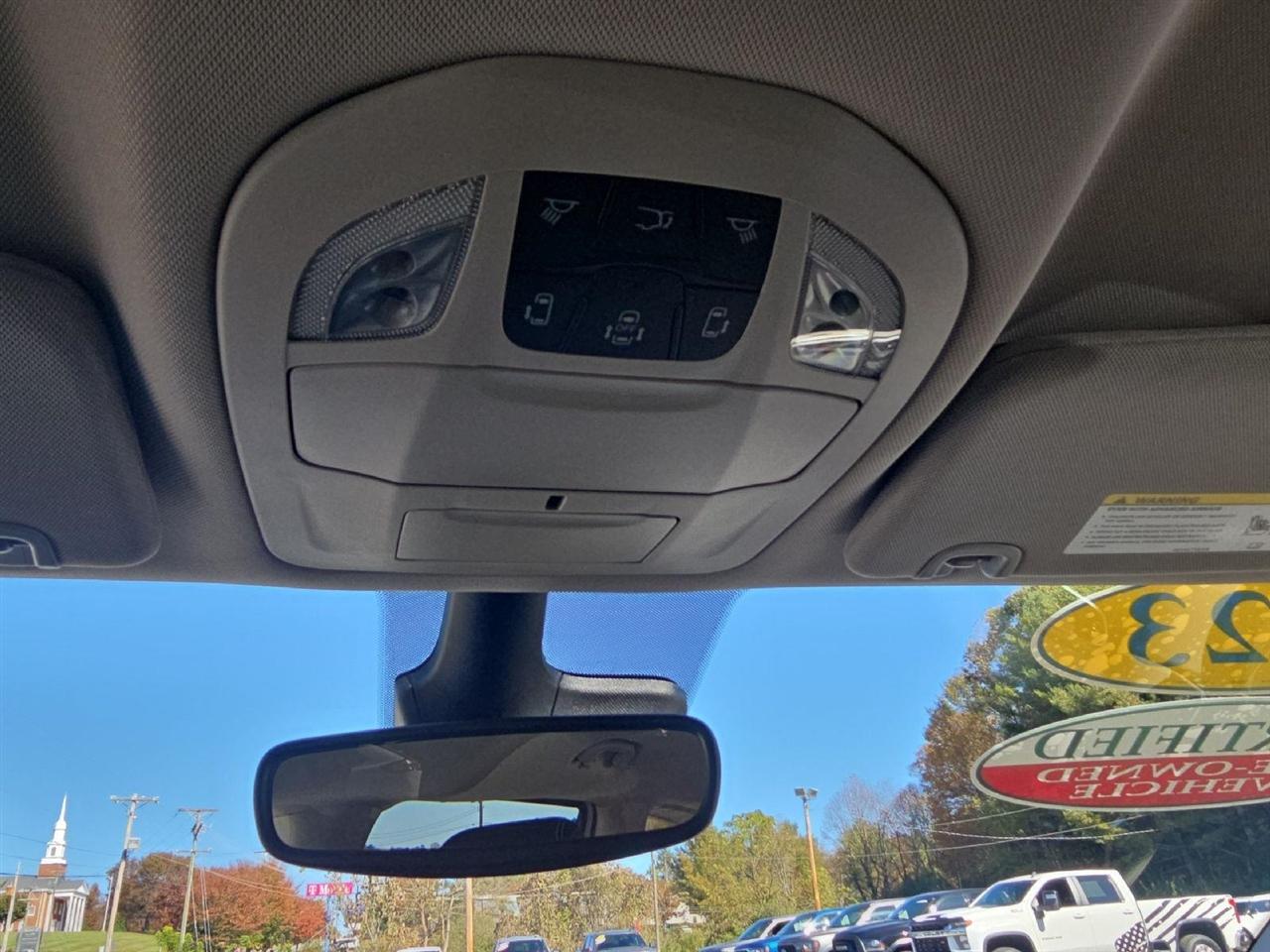 Chrysler Pacifica Touring L FWD 2023