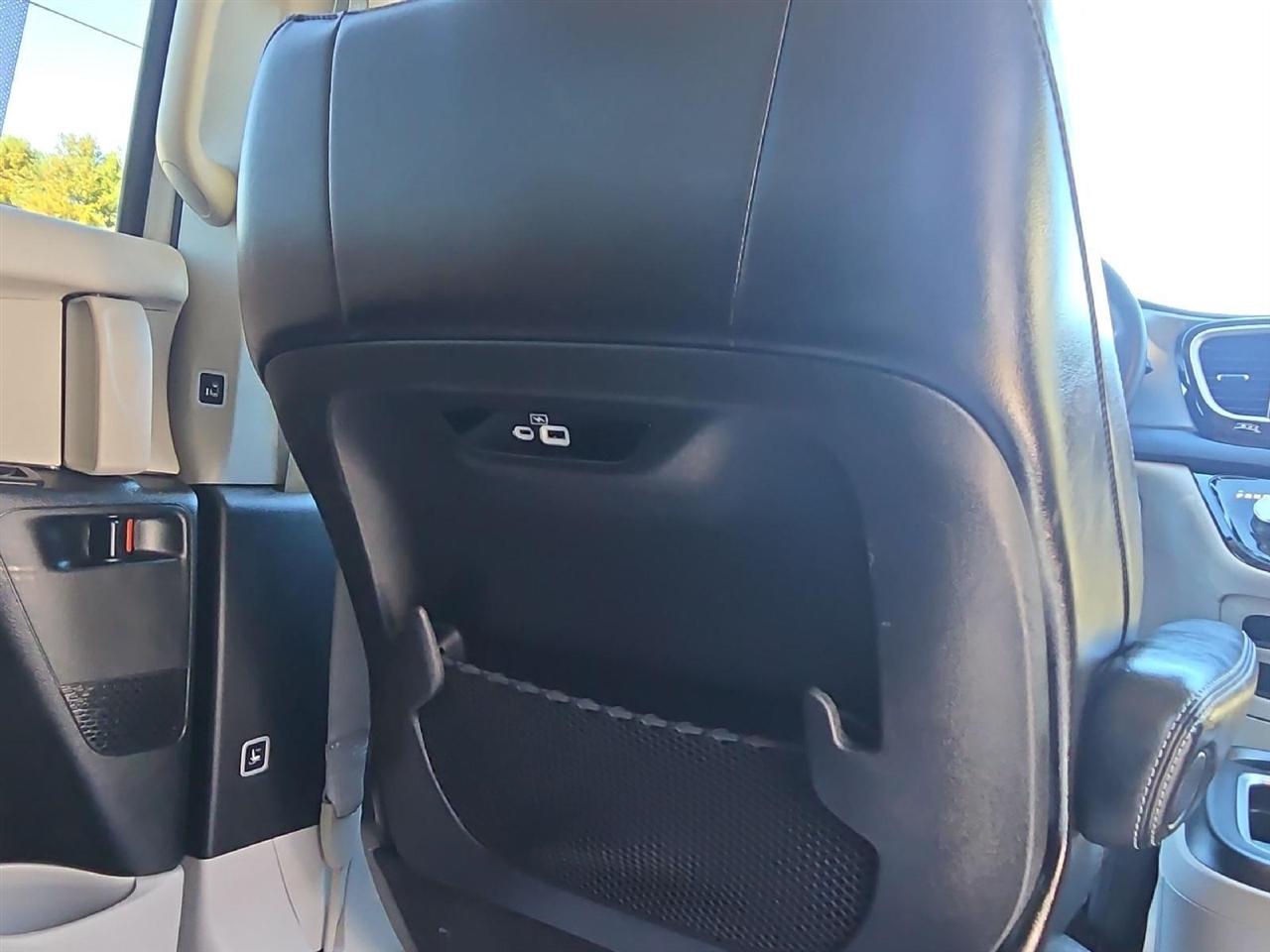 Chrysler Pacifica Touring L FWD 2023