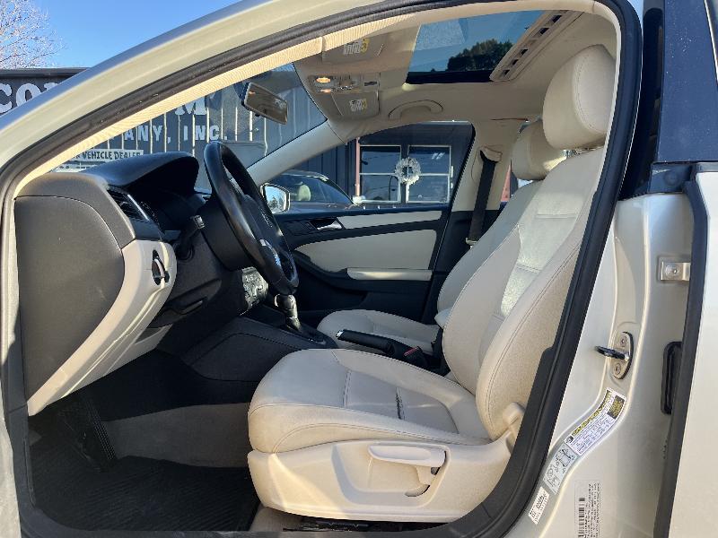 Volkswagen Jetta SE 2011