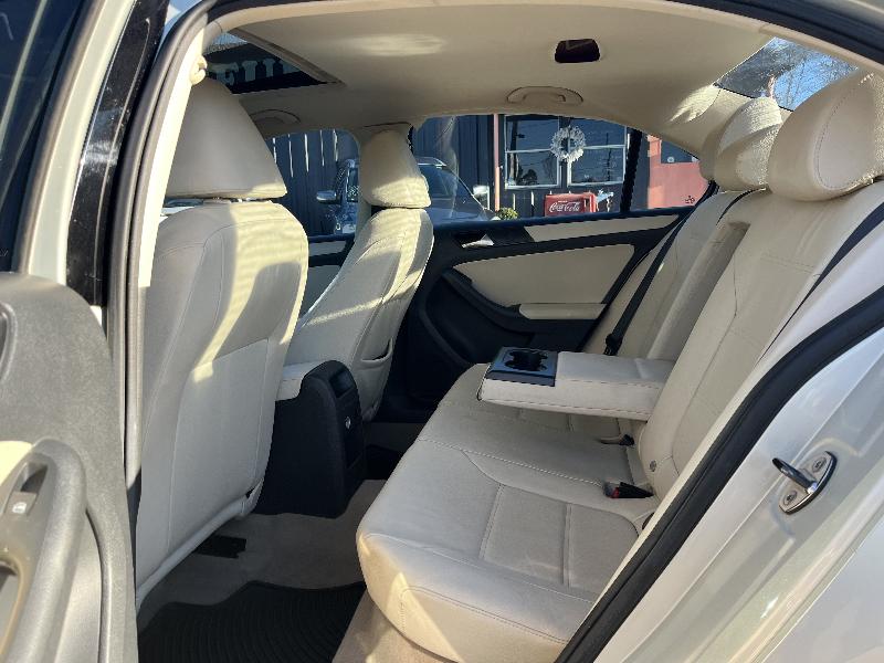 Volkswagen Jetta SE 2011