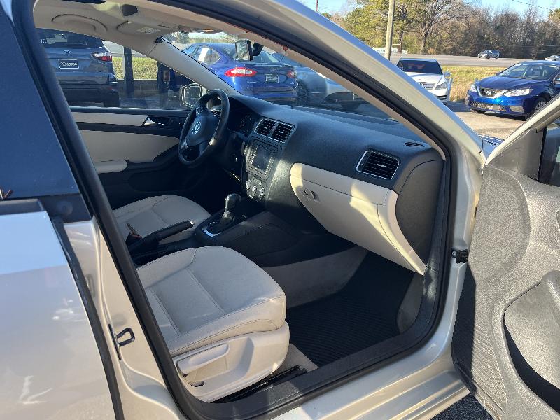 Volkswagen Jetta SE 2011