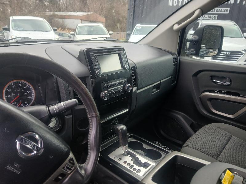 Nissan Titan SV Crew Cab 2WD 2015