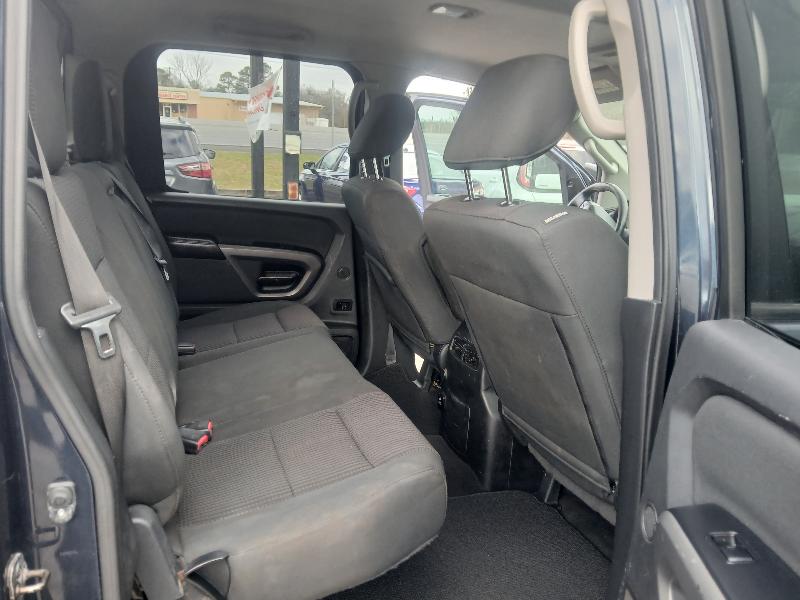 Nissan Titan SV Crew Cab 2WD 2015