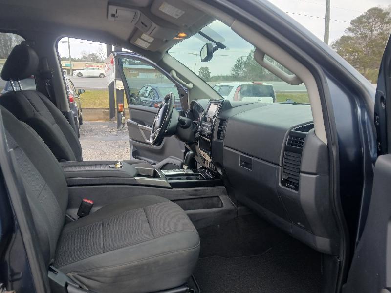 Nissan Titan SV Crew Cab 2WD 2015