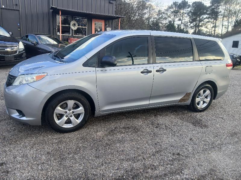 Toyota Sienna FWD 7-Passenger V6 2014
