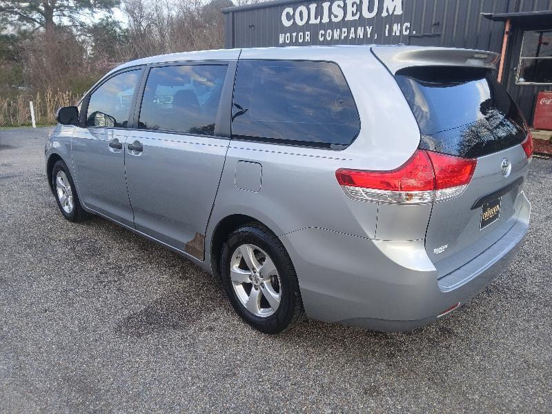 Toyota Sienna FWD 7-Passenger V6 2014