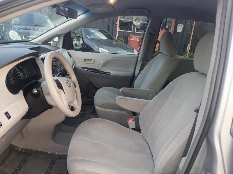 Toyota Sienna FWD 7-Passenger V6 2014