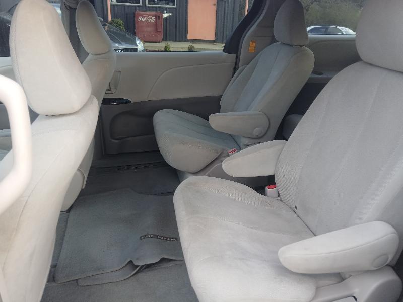 Toyota Sienna FWD 7-Passenger V6 2014