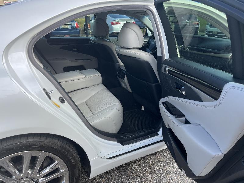 Lexus LS 460 Luxury Sedan 2013