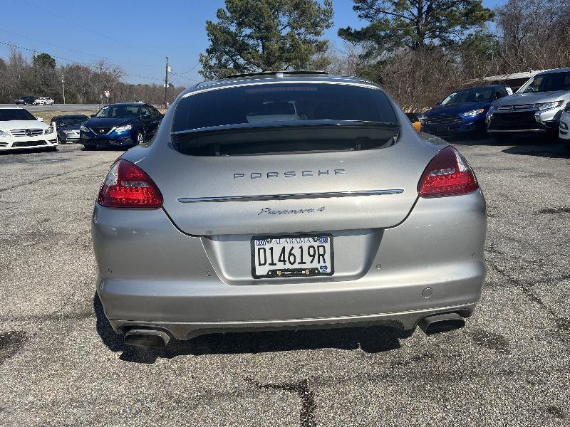 Porsche Panamera 4 2011