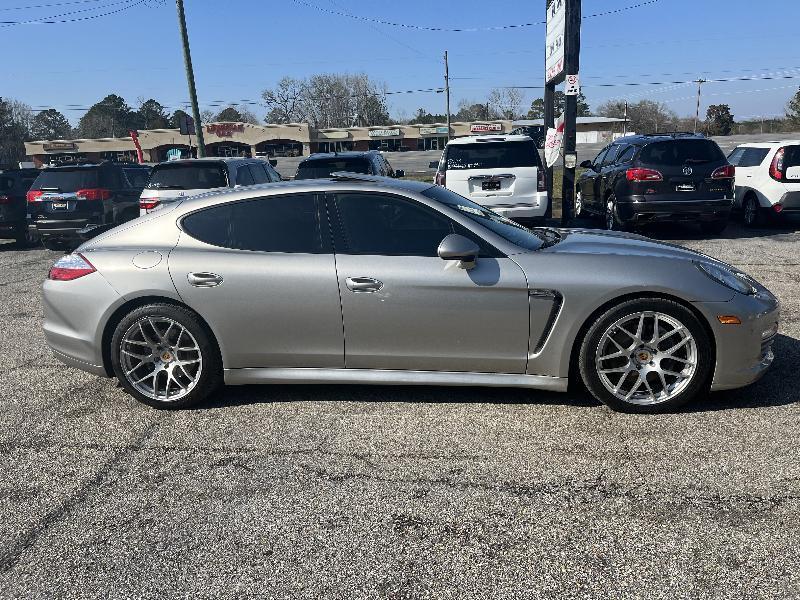Porsche Panamera 4 2011