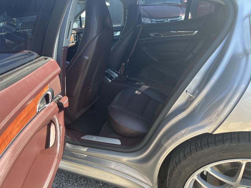 Porsche Panamera 4 2011