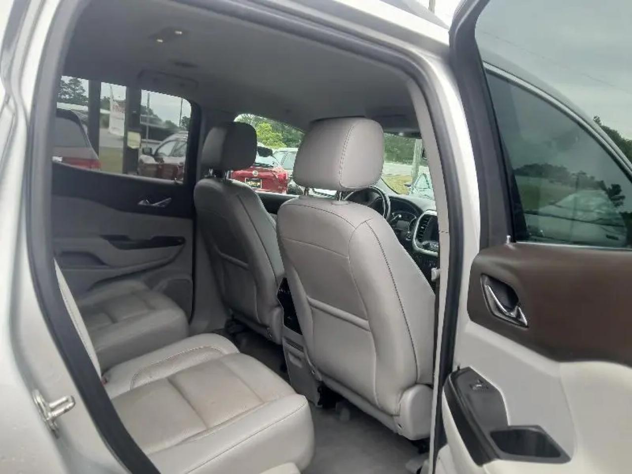 GMC Acadia FWD 4dr SLT w/SLT-1 2018
