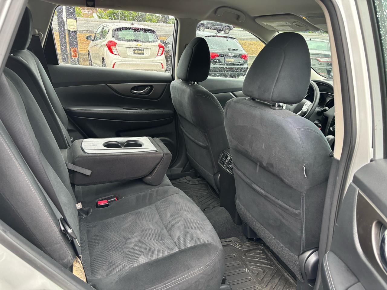 Nissan Rogue FWD 4dr SV 2016