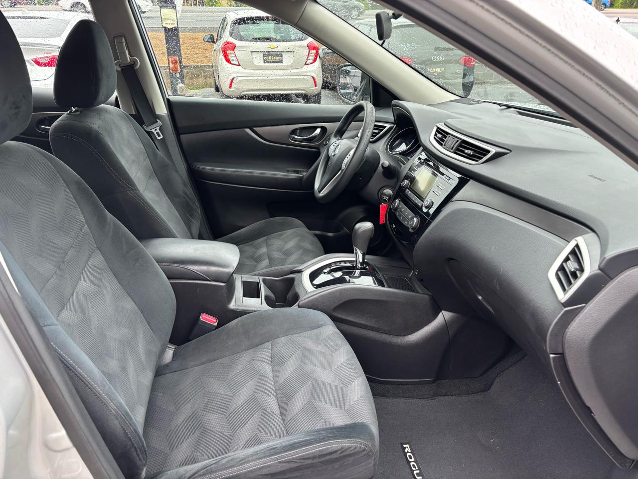 Nissan Rogue FWD 4dr SV 2016