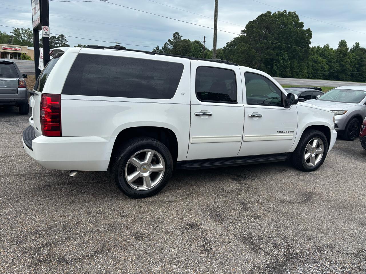 Chevrolet Suburban 2WD 4dr 1500 LT 2012