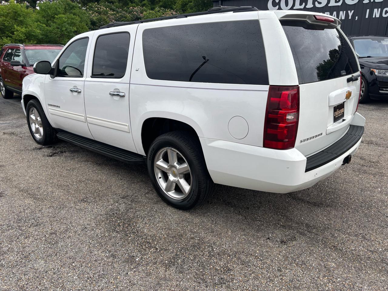 Chevrolet Suburban 2WD 4dr 1500 LT 2012