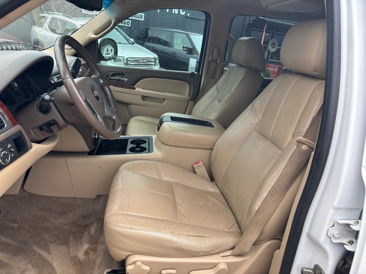 Chevrolet Suburban 2WD 4dr 1500 LT 2012