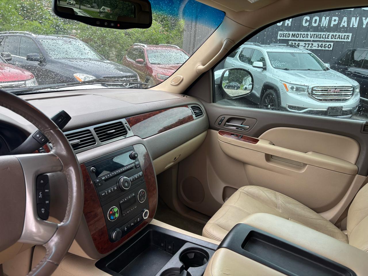 Chevrolet Suburban 2WD 4dr 1500 LT 2012
