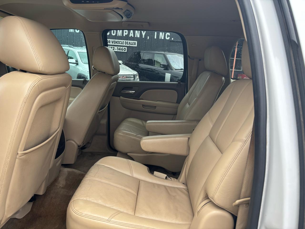 Chevrolet Suburban 2WD 4dr 1500 LT 2012
