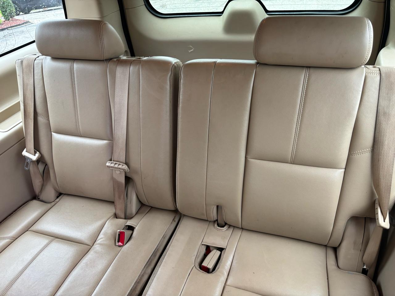 Chevrolet Suburban 2WD 4dr 1500 LT 2012