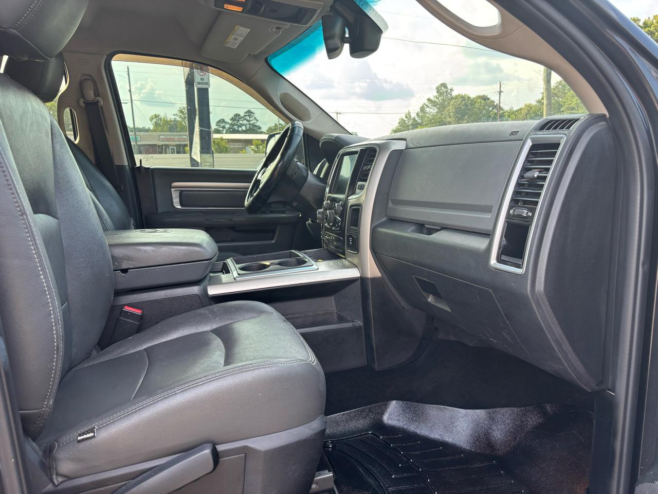 RAM 1500 4WD Crew Cab 140.5" Big Horn 2015