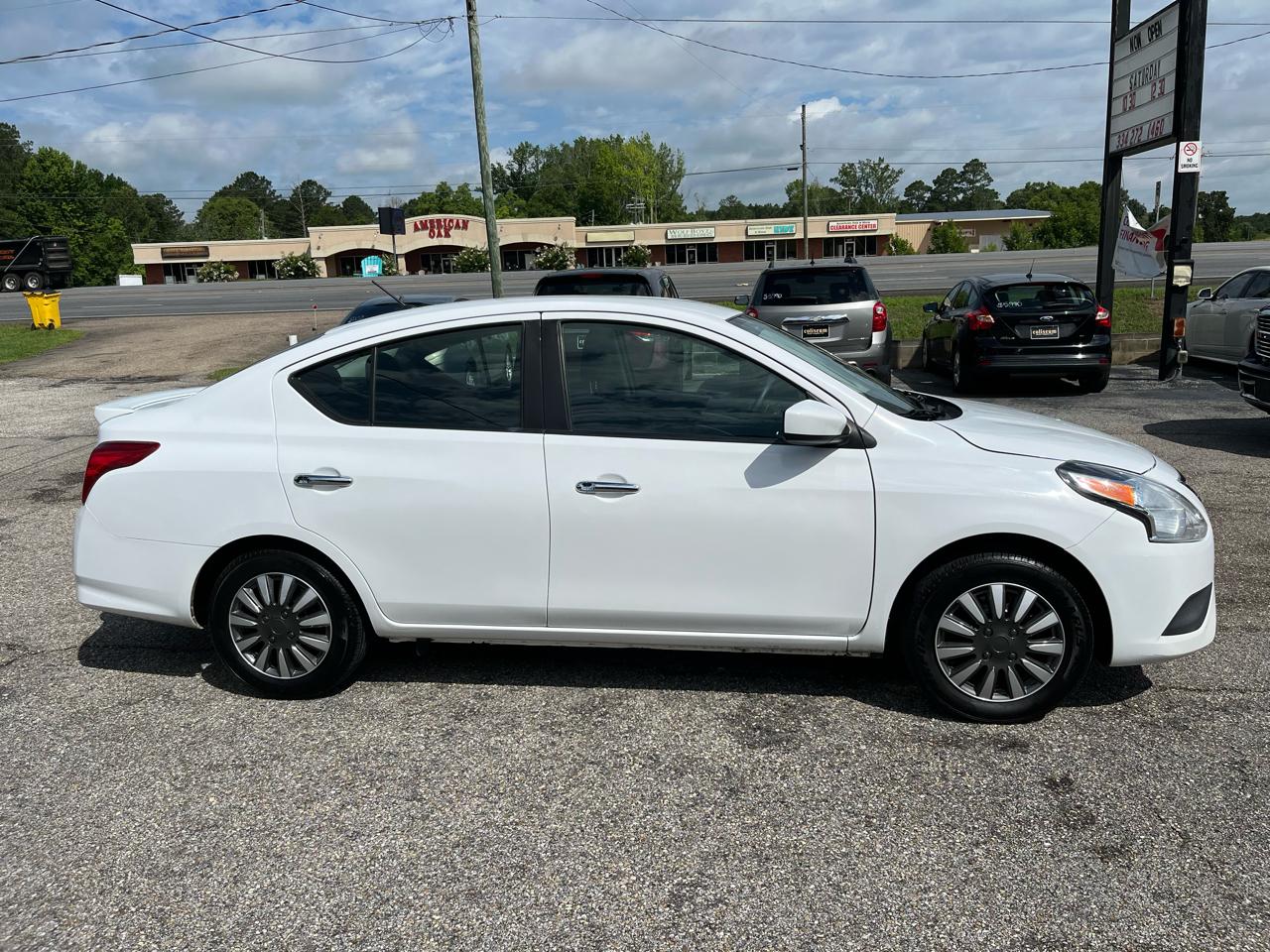 Nissan Versa Sedan SV CVT 2019